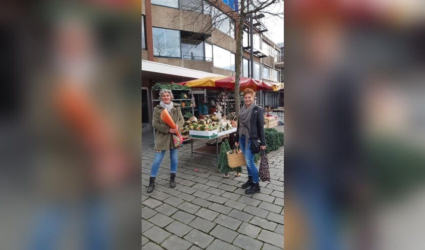 Voor Marjon Buren en Ingrid Jongepier is de markt bezoeken vaste prik