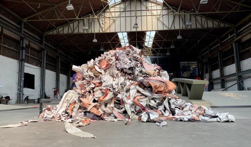 De overblijfselen van het kunstwerk Destroy My Face na de verwijdering.