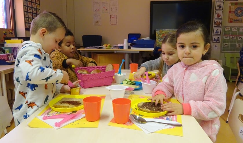 Fijn in je pyjama naar school voor schoolontbijt