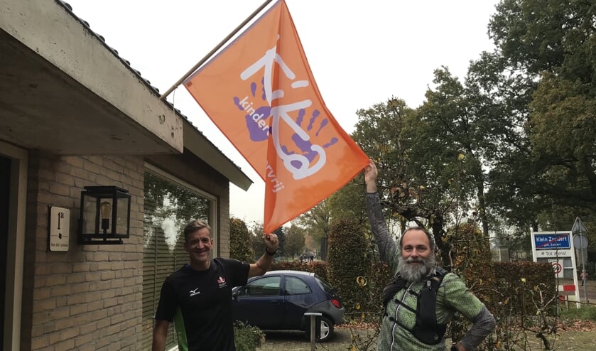 <p>Joost en Daniel voor de start van de KiKa Marathon van Zundert 2020.</p>