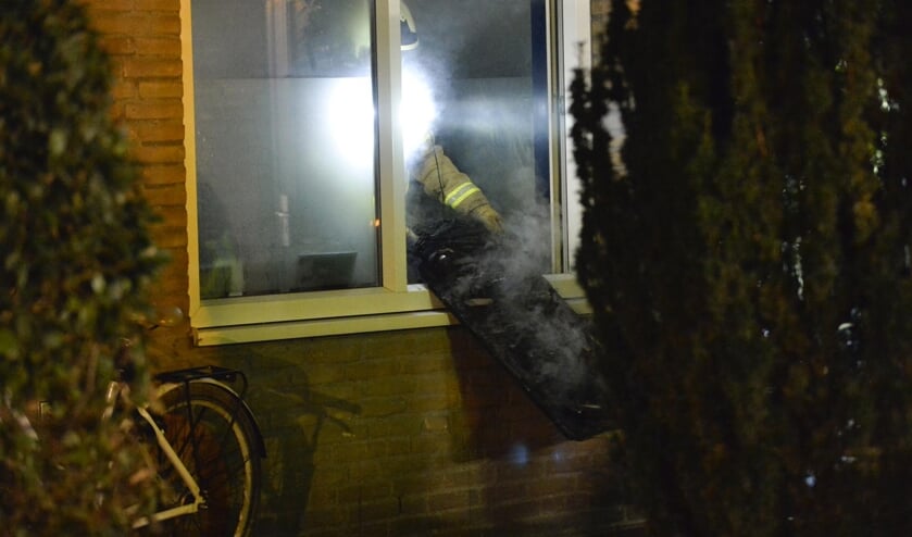 Delen van de keuken kwamen via het keukenraam naar buiten.