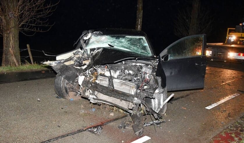 Auto total loss na crash in Ovezande