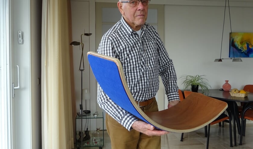 Handgemaakte wiebelplank helpt bij het vinden van balans