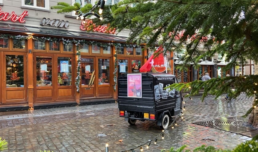 Voor de bezorging wordt onder meer een Piaggio Ape ingezet.