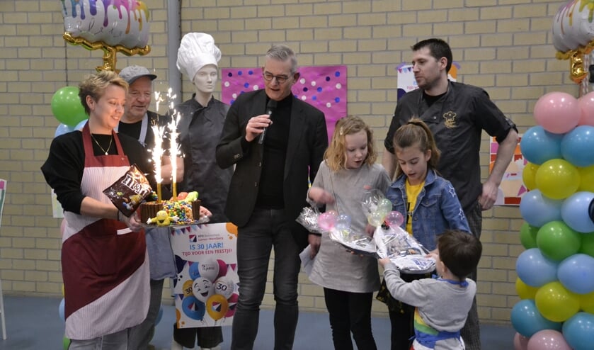 De taart met M&M's van Robin en Rachel won de publieksprijs