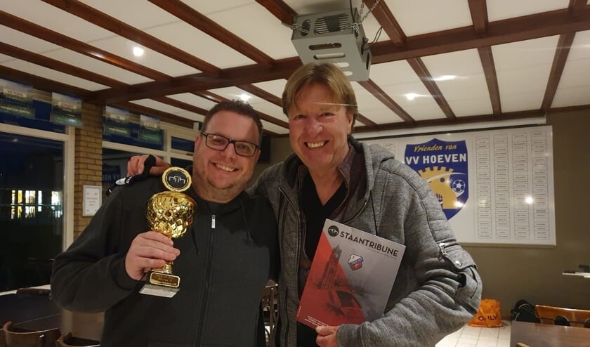 <p>Ferry met Aad de Mos bij zijn uitverkiezing van vorig jaar</p>