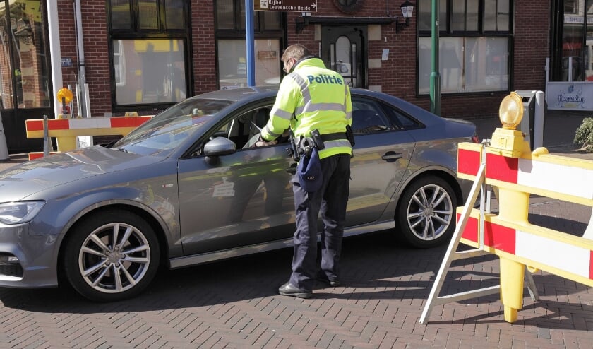 <p>Een grenscontrole tijdens de eerste coronagolf. </p>