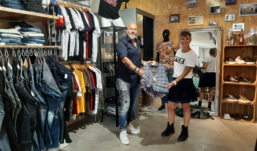 Norbert en Diana Martens in hun modezaak Reload Fashion.