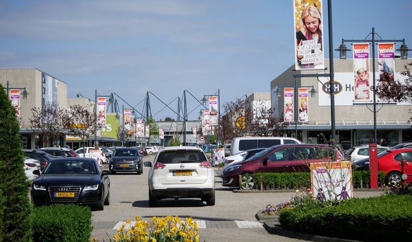 Bredanaars bezoeken massaal Woonboulevard XXL tijdens Tweede Paasmiddag.