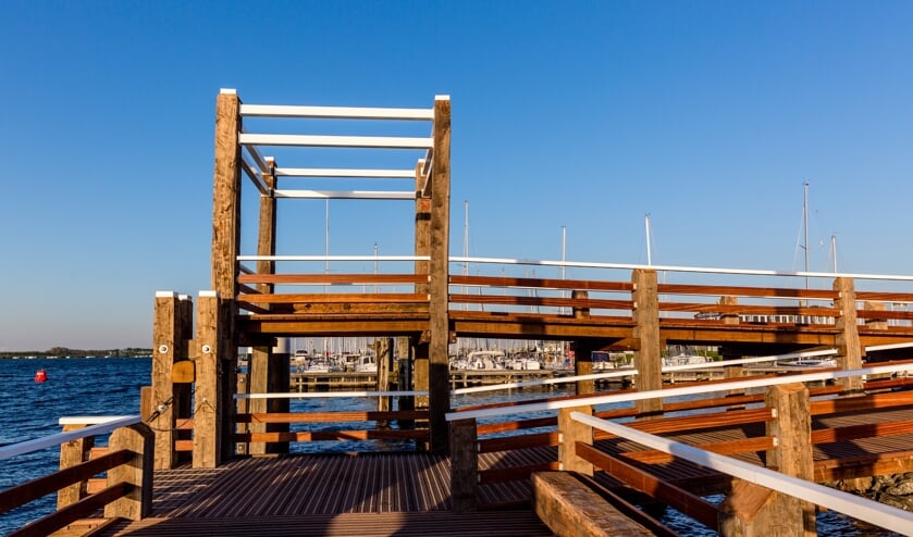Wolphaartsdijk heeft nieuwe veersteiger 