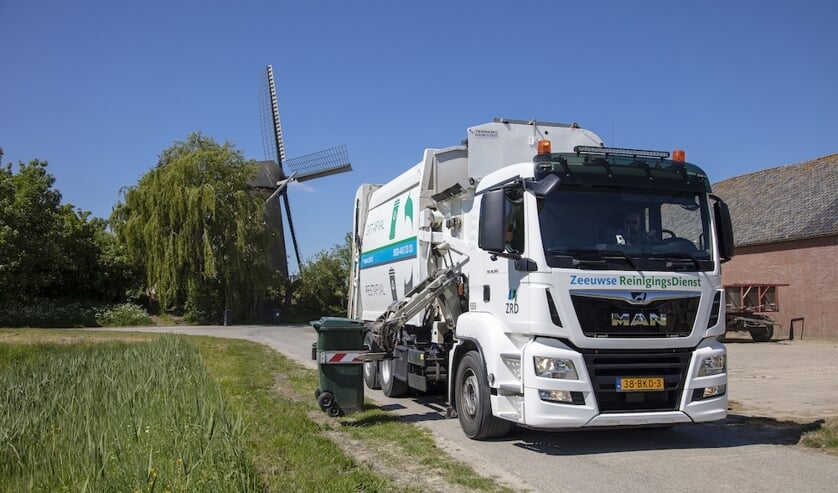 Heel Tholen in mei voorzien van container voor oud papier en karton