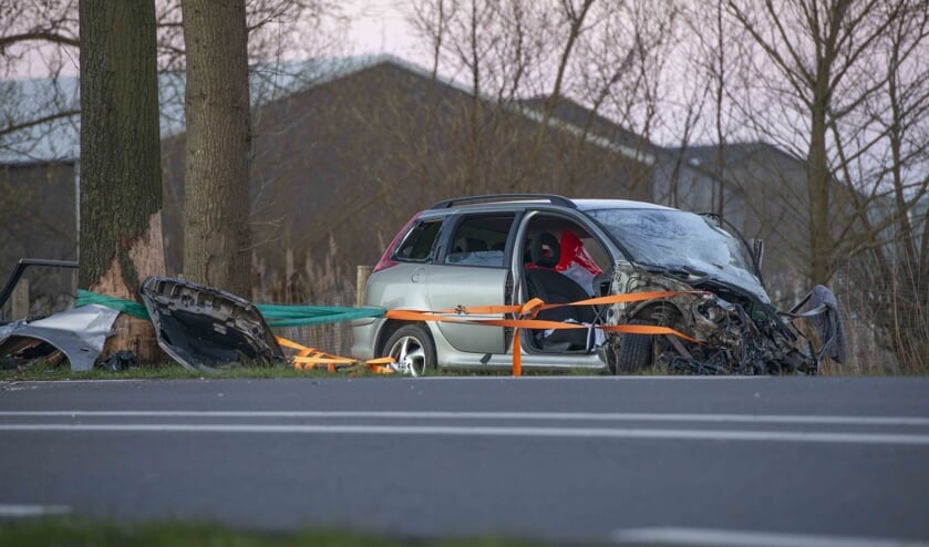 De auto raakte zwaar beschadigd.