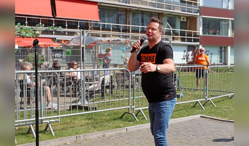 Volkszanger Alwin mist zijn fans (en zij hem) 
