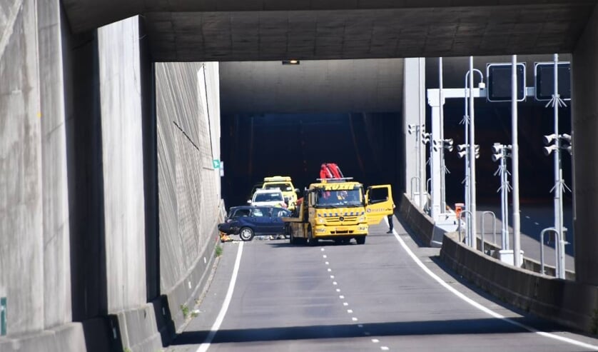 Auto op zijn kop na ongeluk N57 Middelburg