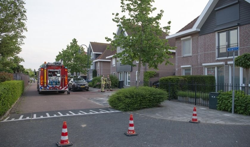 De brandweer zette een stukje van de straat af.