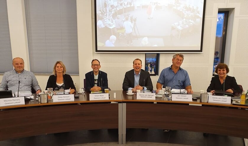 Dasja Abresch (tweede van links) met de fractie van Gewoon Lokaal!