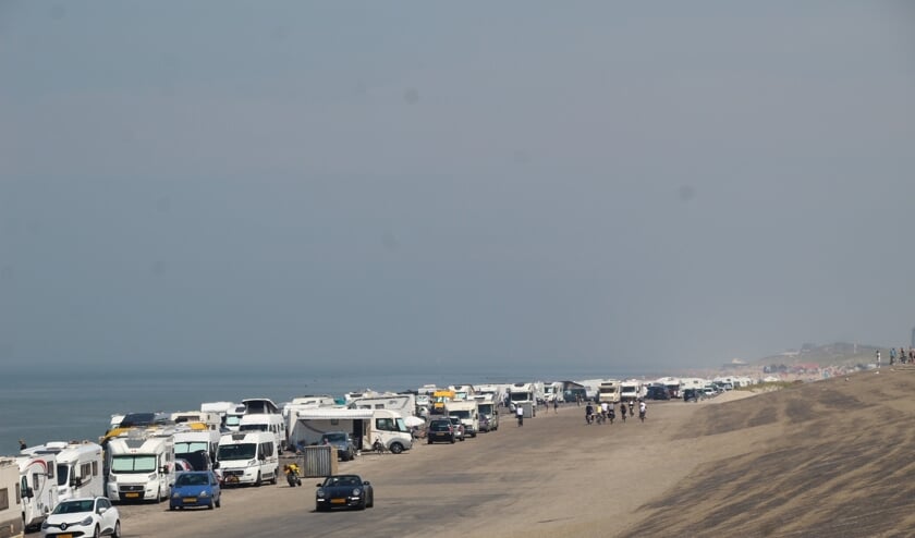 Drukte bij Zeeuwse stranden tijdens zonovergoten Hemelvaartsdag