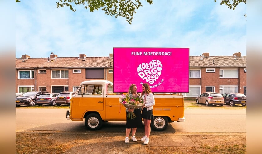 sa bracht haar moeder Regina behalve een mooie videoboodschap ook bloemen en een goodiebag, aangeboden door lokale ondernemers.