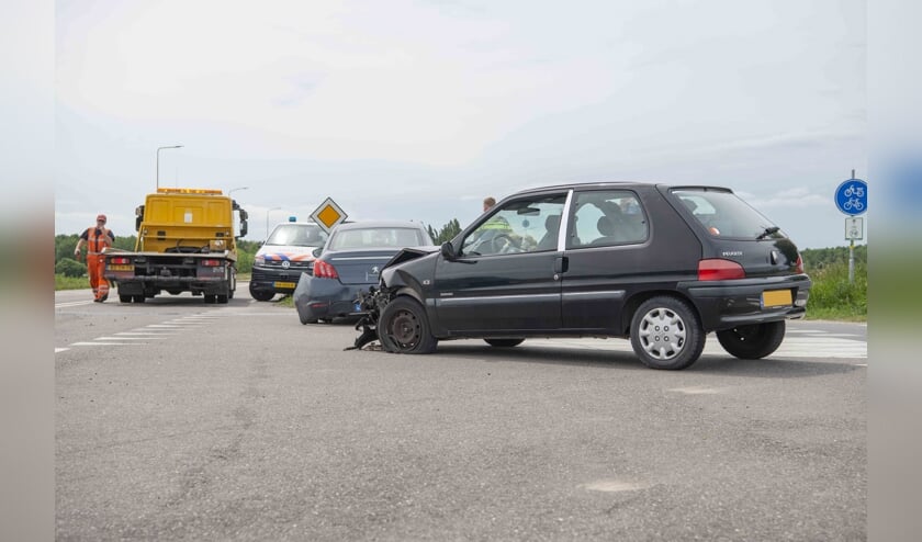Beide auto's zijn door een bergingsbedrijf afgevoerd.