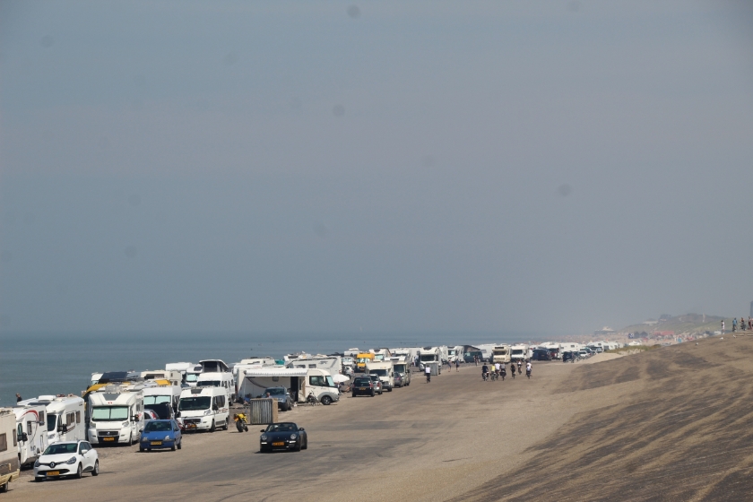 Drukte bij Zeeuwse stranden tijdens zonovergoten Hemelvaartsdag
