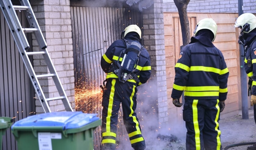 De brandweer moest de garagebox open slijpen.