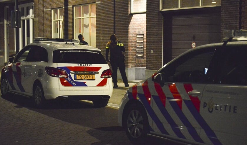 Meerdere voertuigen van de politie kwamen ter plaatse.