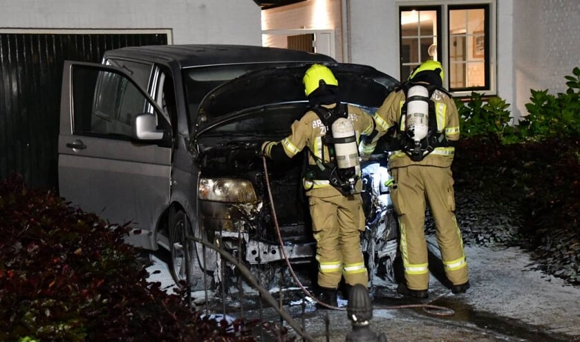 Bestelbus beschadigd door brand in Heinkenszand; opzet niet uitgesloten