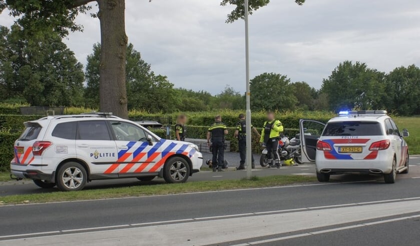 Meerdere voertuigen van de politie kwamen ter plaatse.