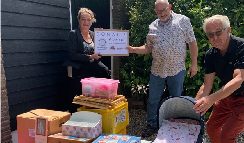 Rotaryclub Vlissingen maakt speelgoedbank blij 