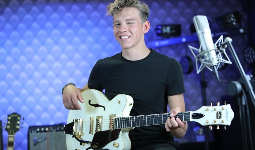 Dax Hovius te gast op speciaal Frizzz-feest