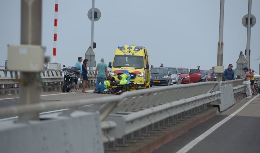 Philipsdam (N257) afgesloten na ongeval met motorrijder