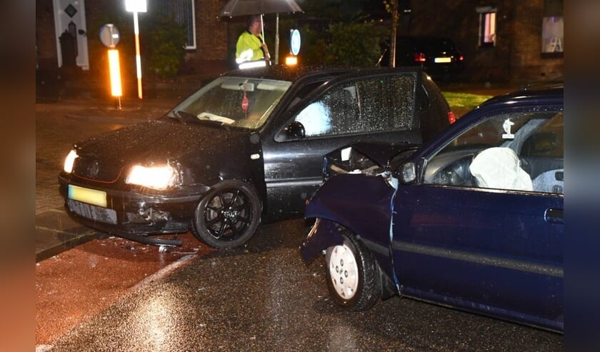 Beide auto's zijn door een bergingsbedrijf weggesleept.
