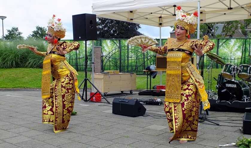 DwiBhumi opende de Exotische Theater middag in Nispen