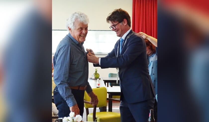 Leen de Bruijn krijgt eindelijk zijn lintje.