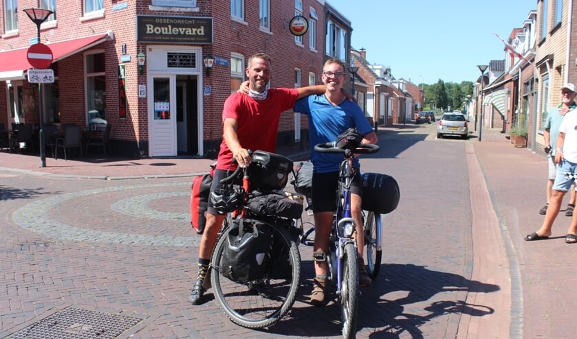 Stijn en Mario na hun fietstocht.