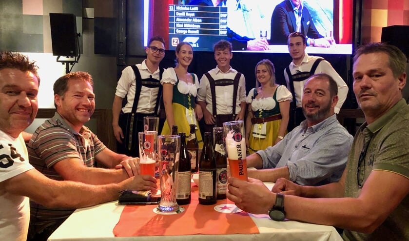 Volop sfeer voorafgaand aan de race.
