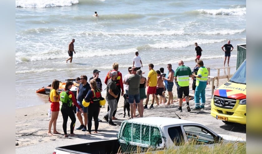 Drenkeling gereanimeerd op strand bij Zoutelande
