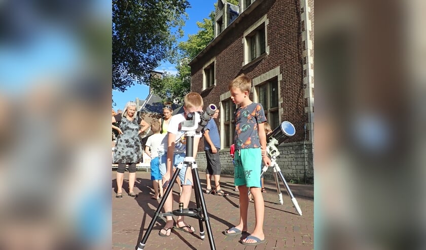 Avond over meteoren in sterrenwacht 