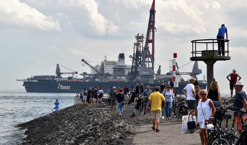 Pioneering Spirit trekt veel bekijks 