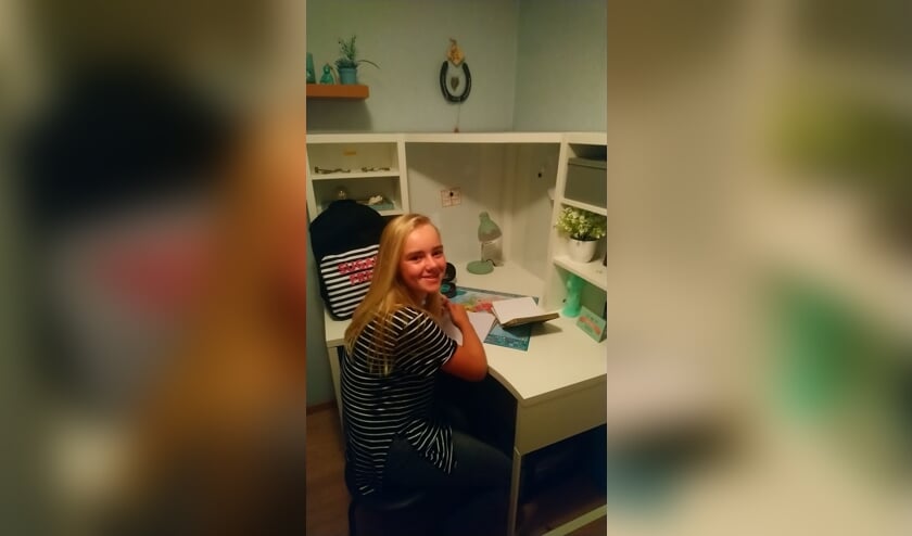  Alysa de Boer uit Oud-Vossemeer: 'Afstand houden met andere leerlingen valt niet mee'
