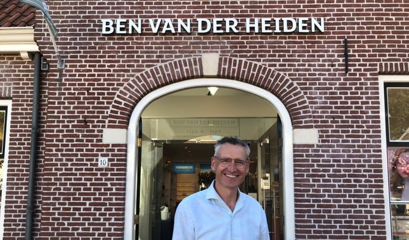 Opticien Gerrit Atres: 'Na 20 minuten schermtijd, moet je je ogen 20 seconde rust gunnen'