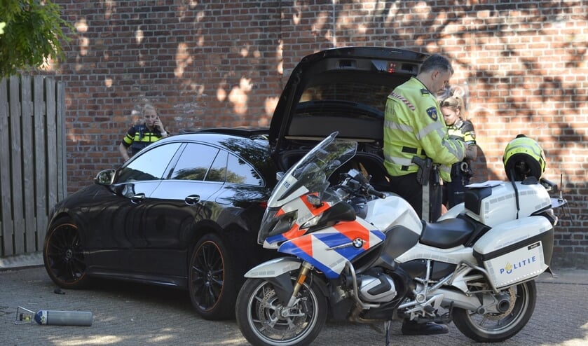 De politie heeft de auto in beslag genomen.