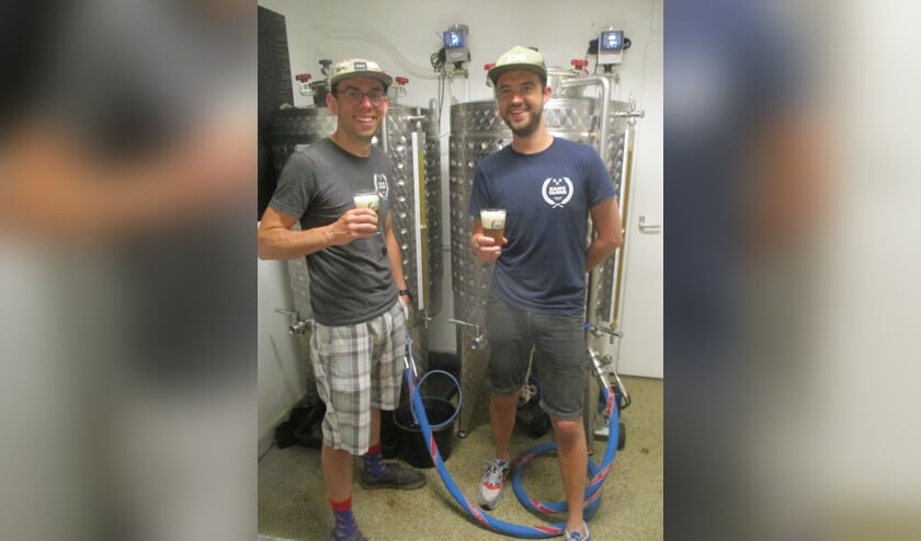 Hans de Looper en Thom Zom: 'We pas nog bezig geweest om bier te maken met een koffiesmaak en dat is met hele bonen prima gelukt'
