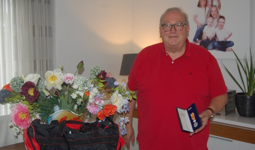 Kees Laban is verrast door het lintje.
