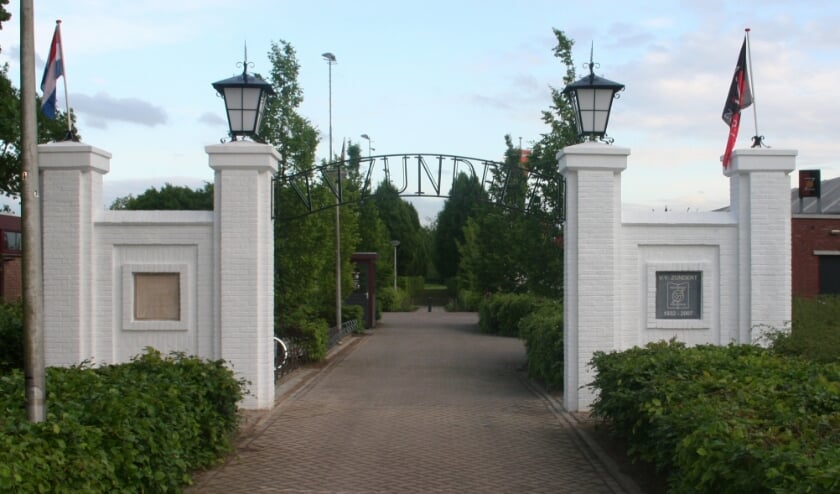 De entree van het sportpark de Wildert waarachter veel vrijwillgerstaken liggen te wachten.