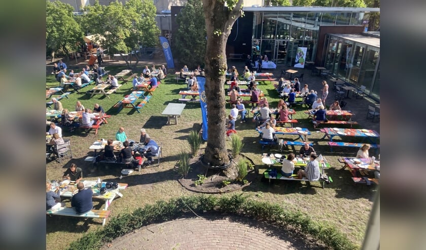 Mosselfeest in de tuin van het Tongerlohuys/ De Kring. FOTO: PAULUS SMITS