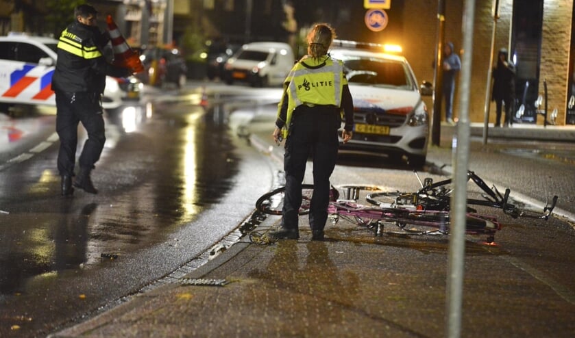 De politie doet onderzoek op zondagochtend.