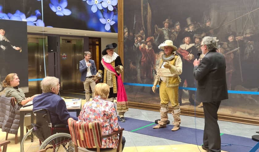 Paul Niehaus en Peter van den Hurk geven een toelichting. FOTO KRIJN TEN HOVE