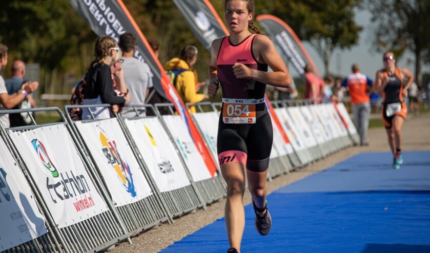 Roos Englebert op weg naar de finish.