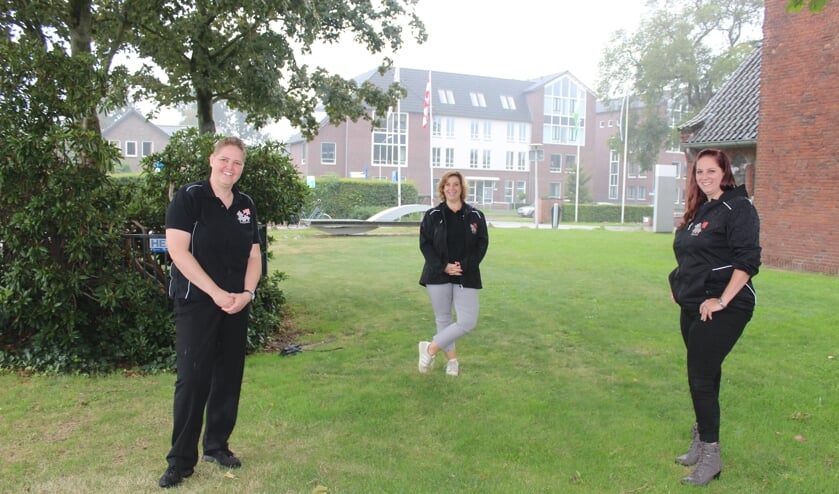 Eline de Lange, Angelique Schetter en Leonie Bezemer stoppen met 'hun' dorpsplatform.
